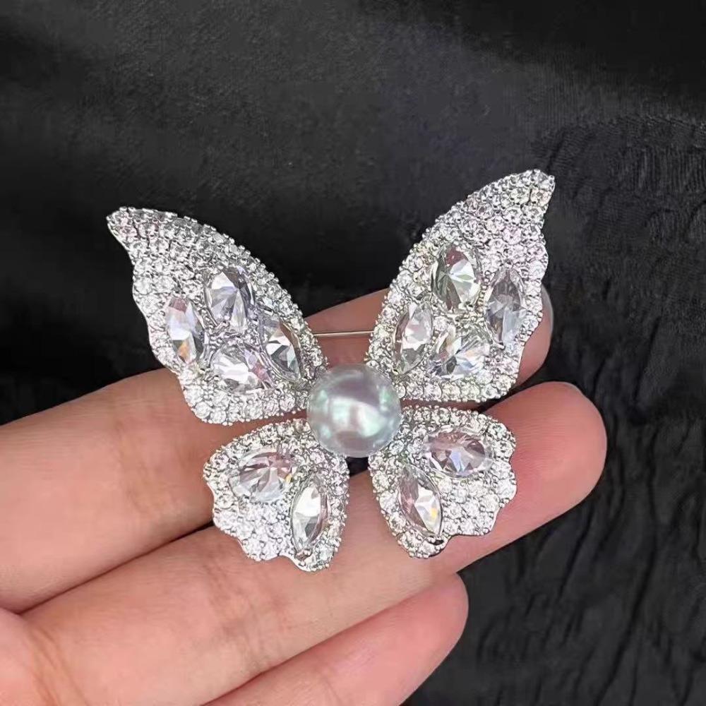 Diamond Butterfly Versatile Simple Brooch Flower Anti-light Pin Clothing Accessories Corsage