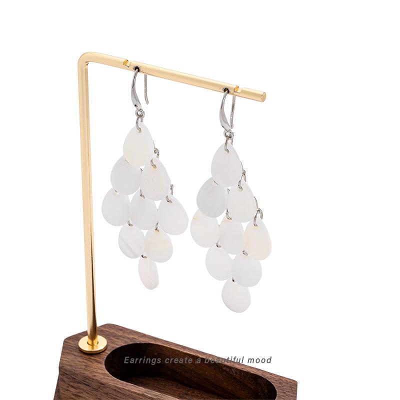 

Elegant White Teardrop Tassel Earrings - Vacation Style with Mosquito Coil-Shaped Ear Clips