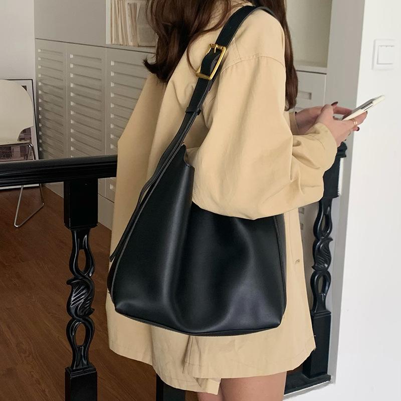 Versatile ins large-capacity bag women's 2025 new lazy wind bucket bag retro shoulder messenger bag tote bag