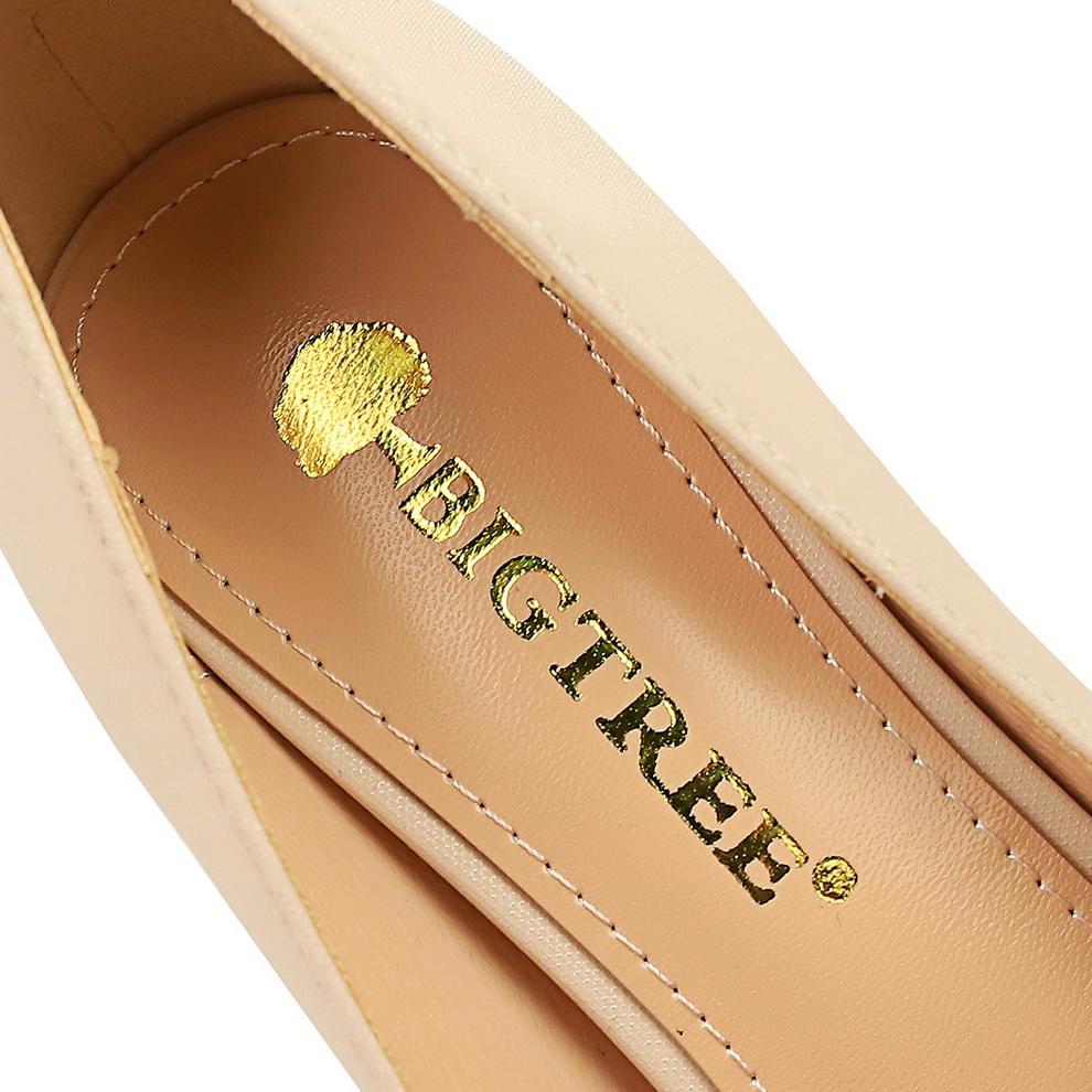 Banchet de damă cu tocuri înalte, tăiat lejer, blocaj de culoare, lanț metalic ascuțit, pantofi decorativi individuali