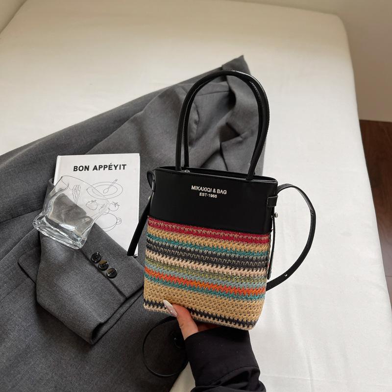 

Милая сумка-ведро с контрастными полосками, новый тренд лета 2025, нишевая, на одном плече, плетеная, с лоскутным шитьем, женская сумка-мессенджер 14*5*19