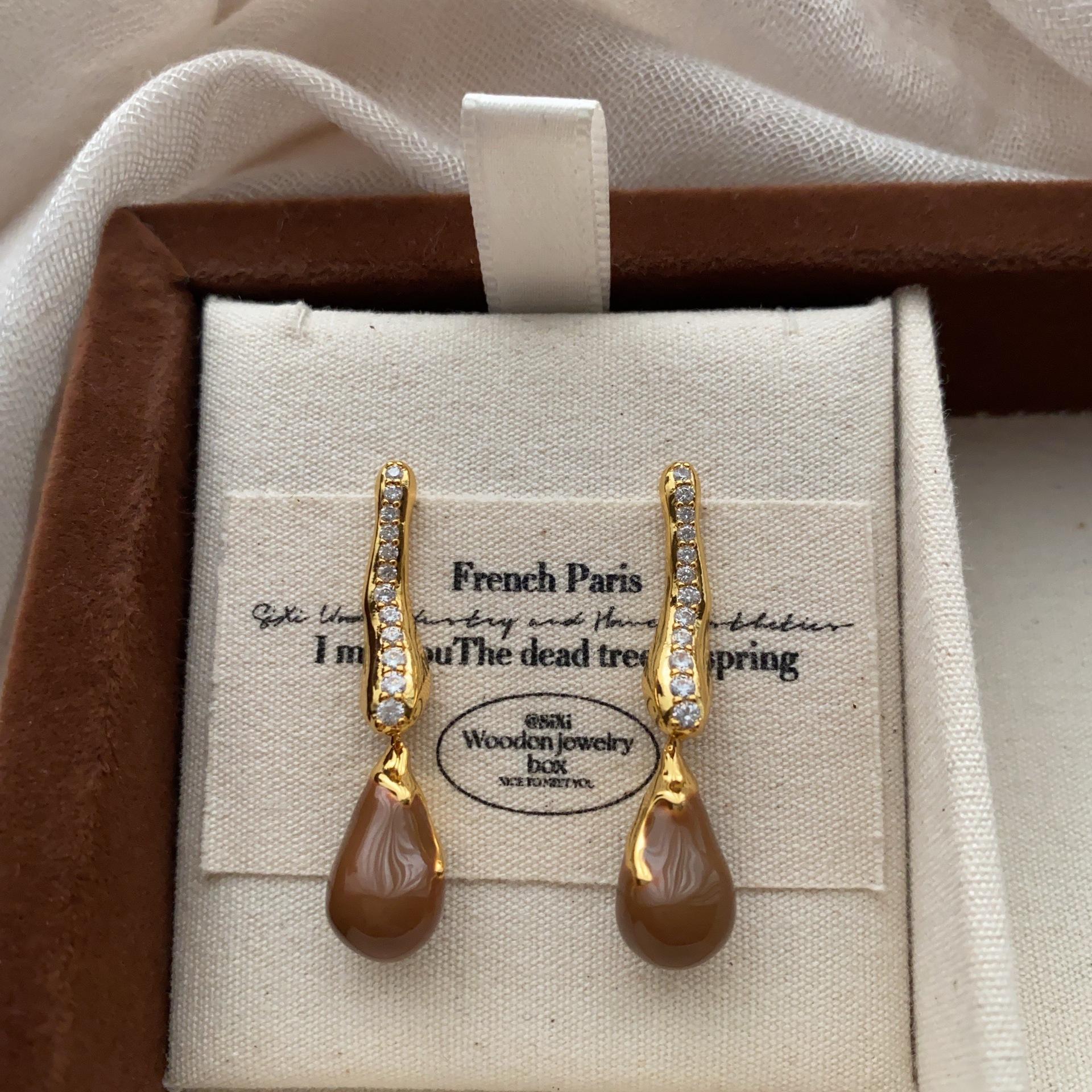 Water drop stud earrings, pure and smart, natural and elegant luxury, new autumn and winter earrings