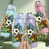 1 Stück Fußball-Meister Cartoon-Szene 750ml Farbe Kunststoff Sport-Wasserflasche Auslaufsicher Klappdeckel mit Strohhalm Geeignet für Sport Büro Zuhause