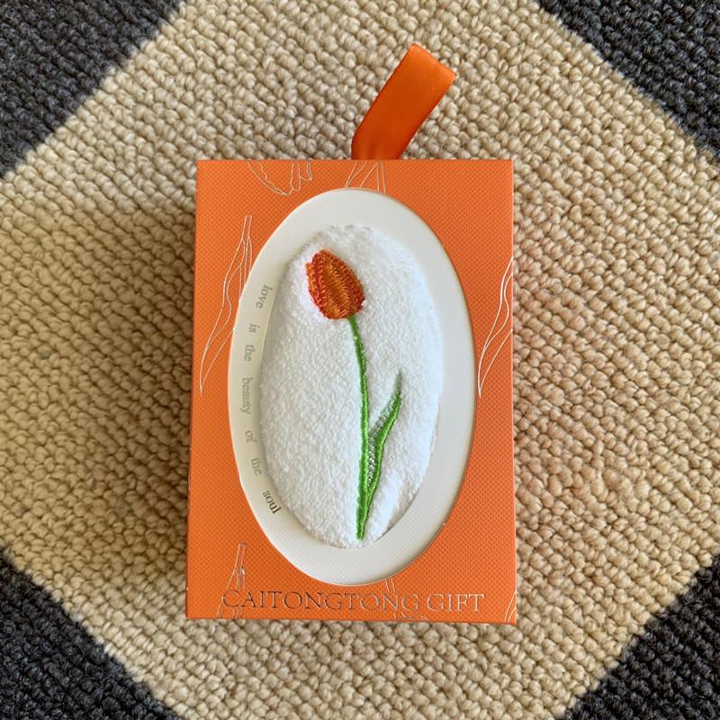 

1Pc Cute Tulip Embroidery Coral Fleece Hand Towel Gift Box Package Aesthetic Festival Gift for Women Wedding Favors for Guest 35x35cm оранжевый