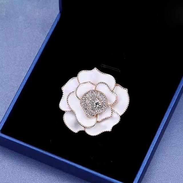 Rhinestone Natural White Carved Butterfly Brooch Blue Flower Intellectual And Generous Neckline Pin Accessories