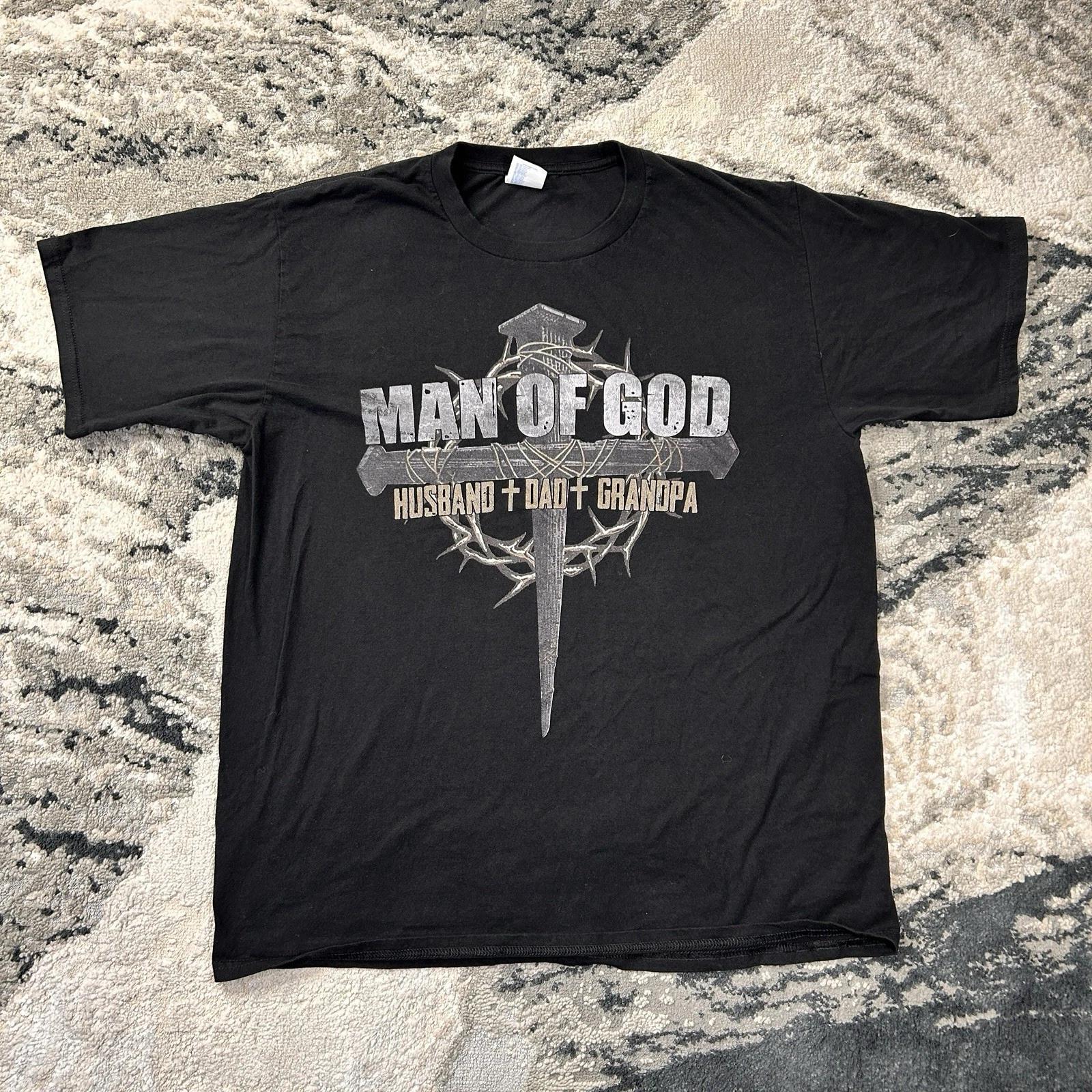 Y2K Jesus Tee Man Of God Husband Dad Grandpa Christian Cross Men s T-Shirt Sz L S
