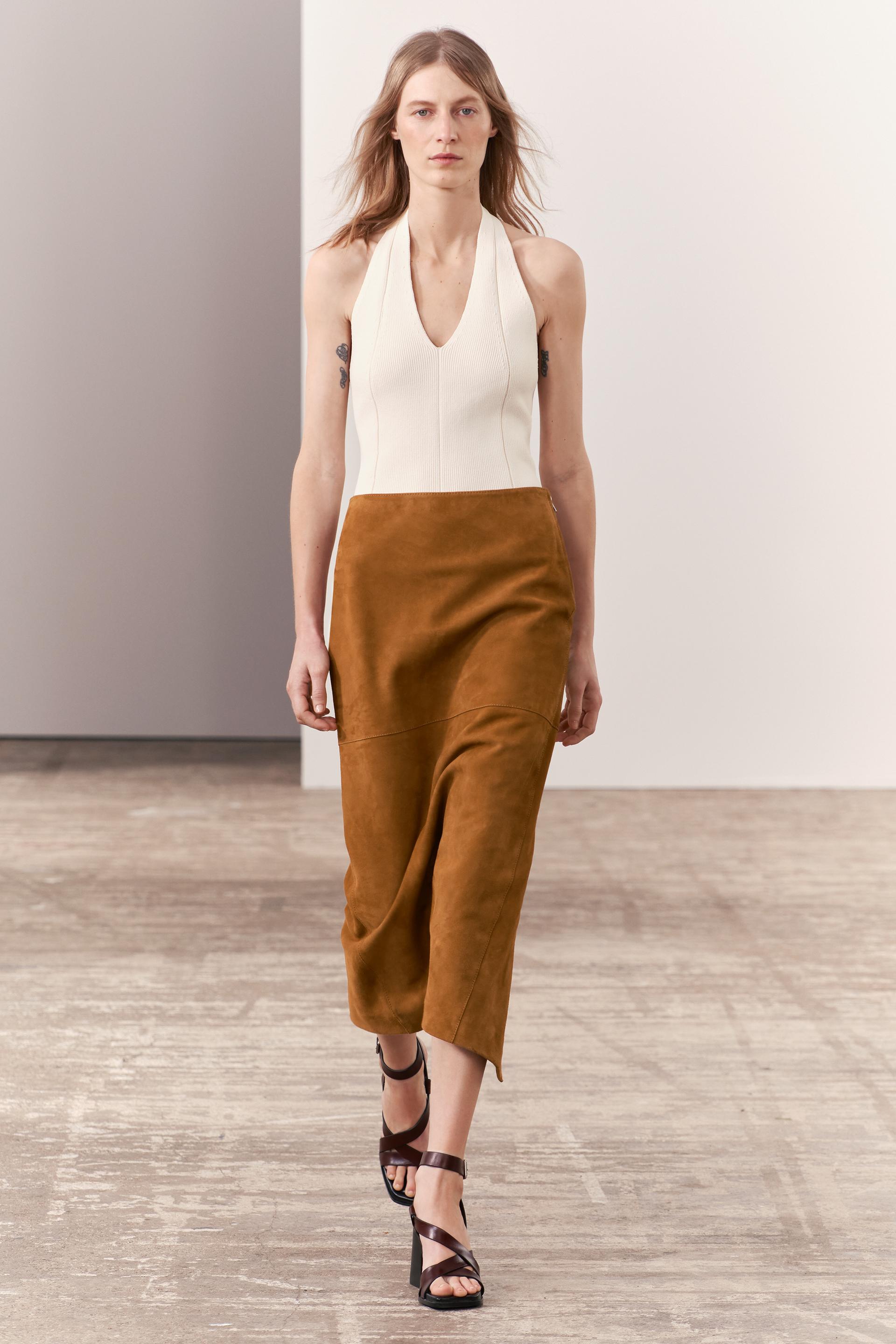 

ЖАККАРДОВЫЙ ТРИКОТАЖНЫЙ СВИТЕР С УЛИТКОЙ