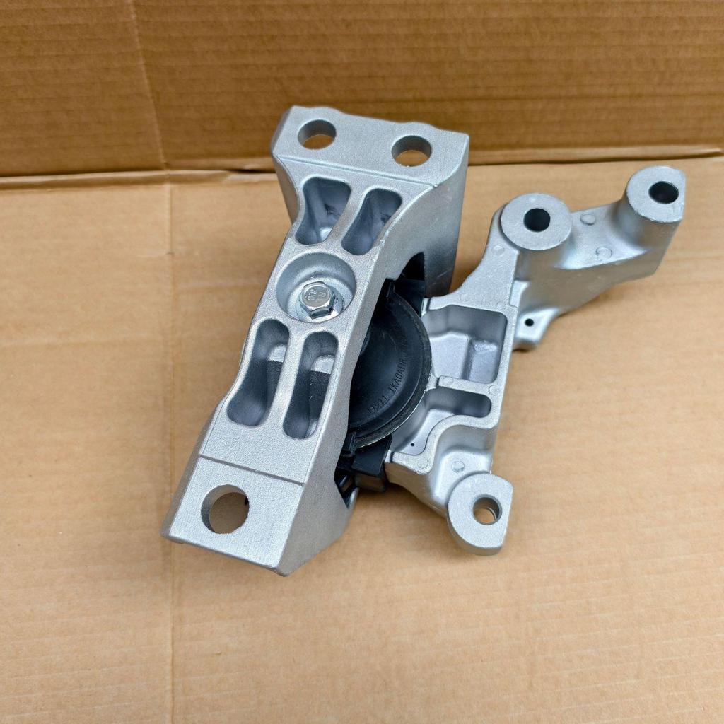 Right Side Engine Mount Rubber & Shock Absorber Bracket for Nissan Tiida Sylphy Bluebird U15 (2011-2019).