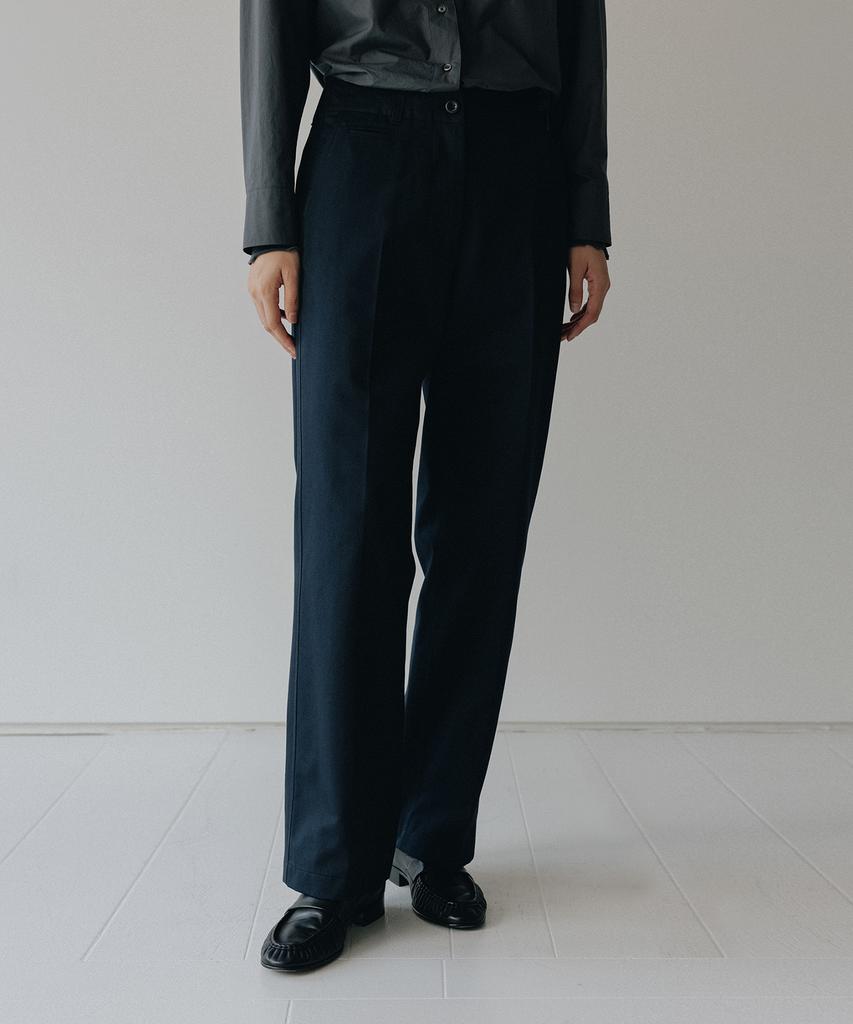 Beullaengkeulumumeon Classic Chino Pants_Navy