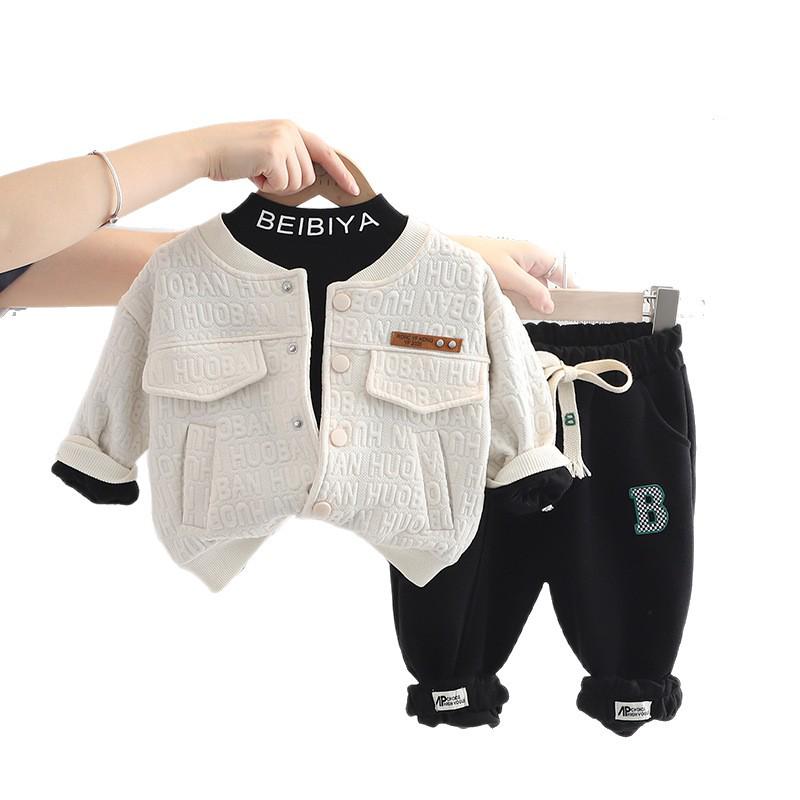 Stilvolles Strickjacken-Dreiteiliges Set mit geprägten Buchstaben für Jungen: Trendiges Frühling/Herbst-Outfit
