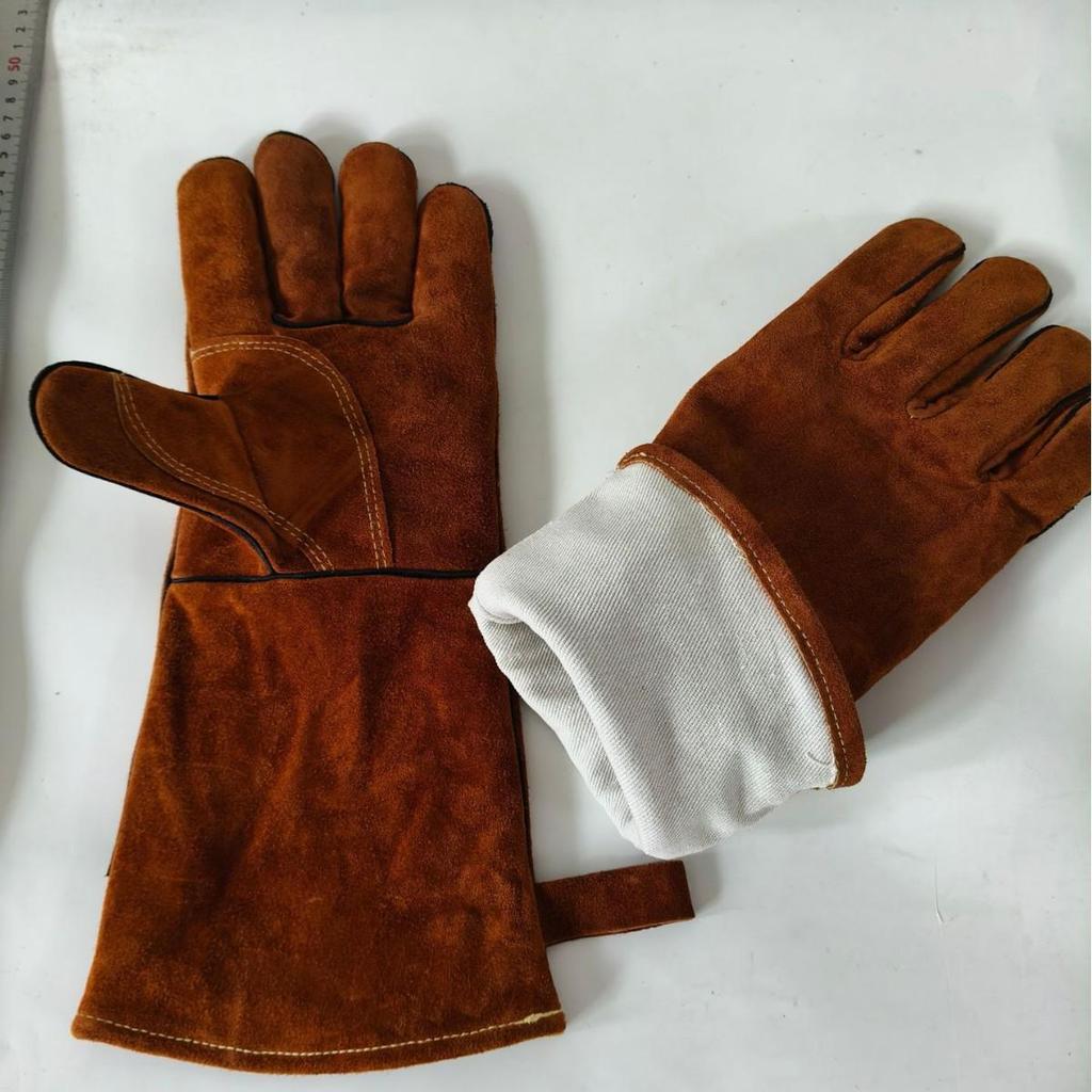 Flame-Resistant BBQ and Welding Gloves: Heat-Insulating Cowhide with Aluminum Foil for Charcoal Handling and Camping.