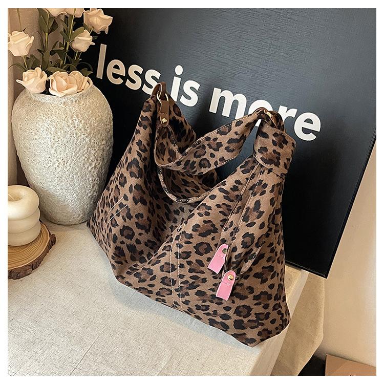 Leopard Print Bag Women's Large-capacity New Autumn and Winter Versatile Matte Shoulder Messenger Bag Commuter Tote Bag