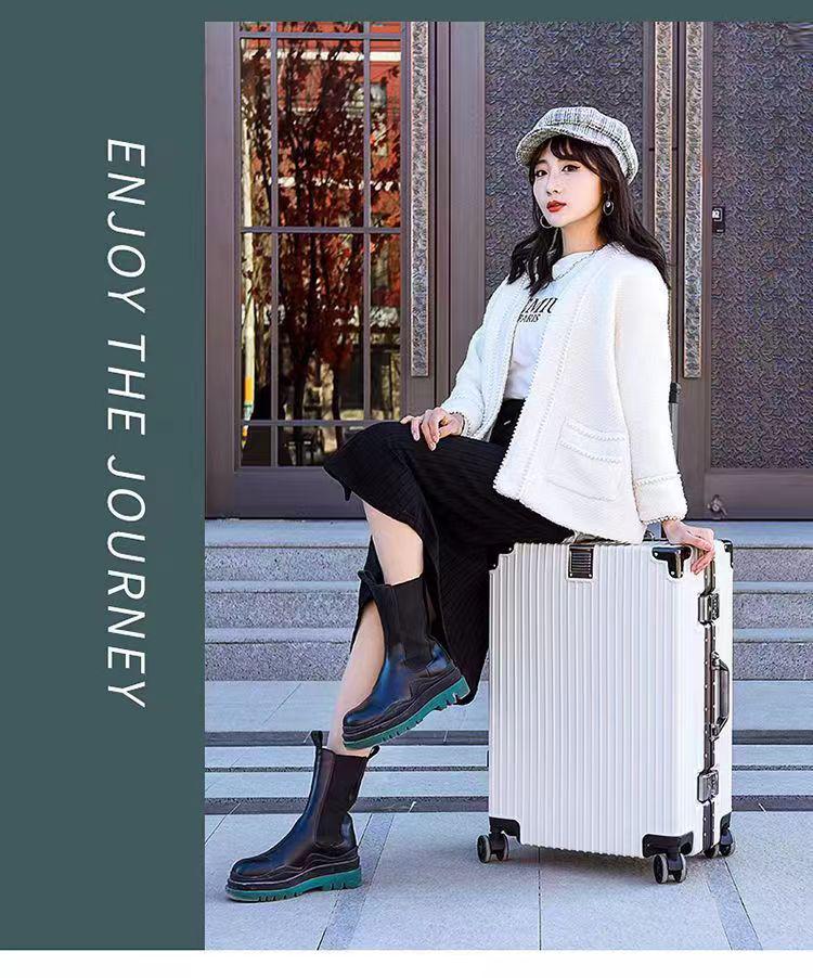 24" Large Capacity Aluminum Frame Travel Suitcase with Pull-handle and Universal Wheels for Students and Tourists