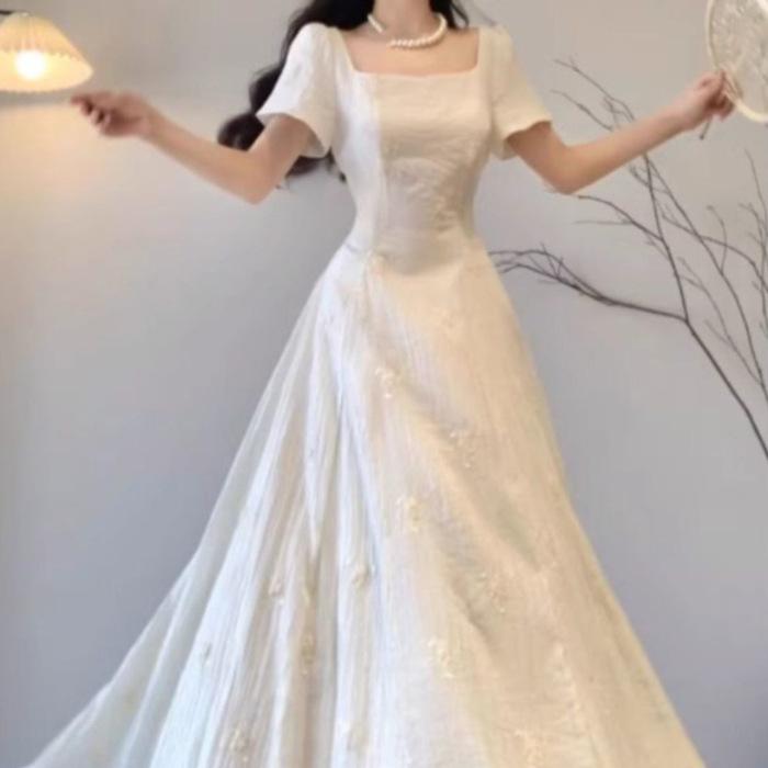 Square neck dress women's summer French high-end feeling super good-looking, beautiful, unique and beautiful waist temperament medium and long dress