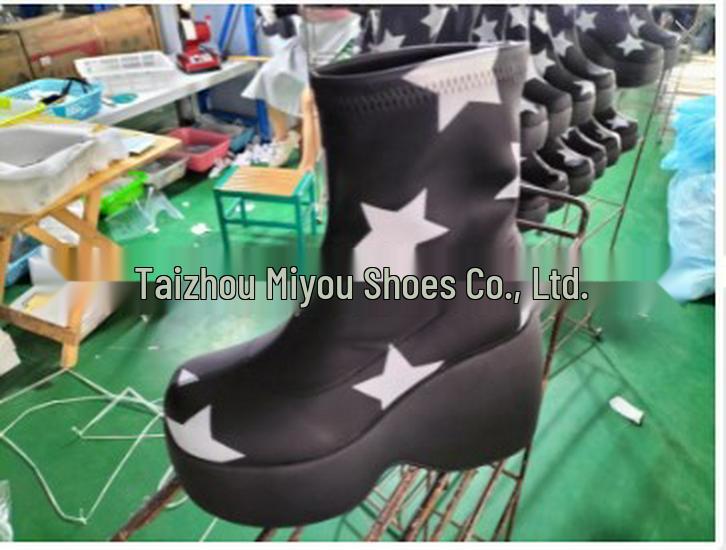 Stivaletti alla caviglia in pelle con plateau a zeppa suola spessa punta quadrata Donna 2022