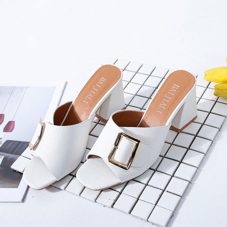 

Тапочки женские летние новые на толстом каблуке, тапочки на высоком каблуке с ремешком, большого размера, прохладные тапочки с открытым носком, тапочки с квадратной пряжкой 35 белый