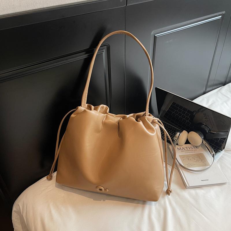Korean Version of Large-capacity Tote Bag Women's 2025 New Simple Pleated Underarm Bag Versatile Shoulder Bag One Piece Delivery