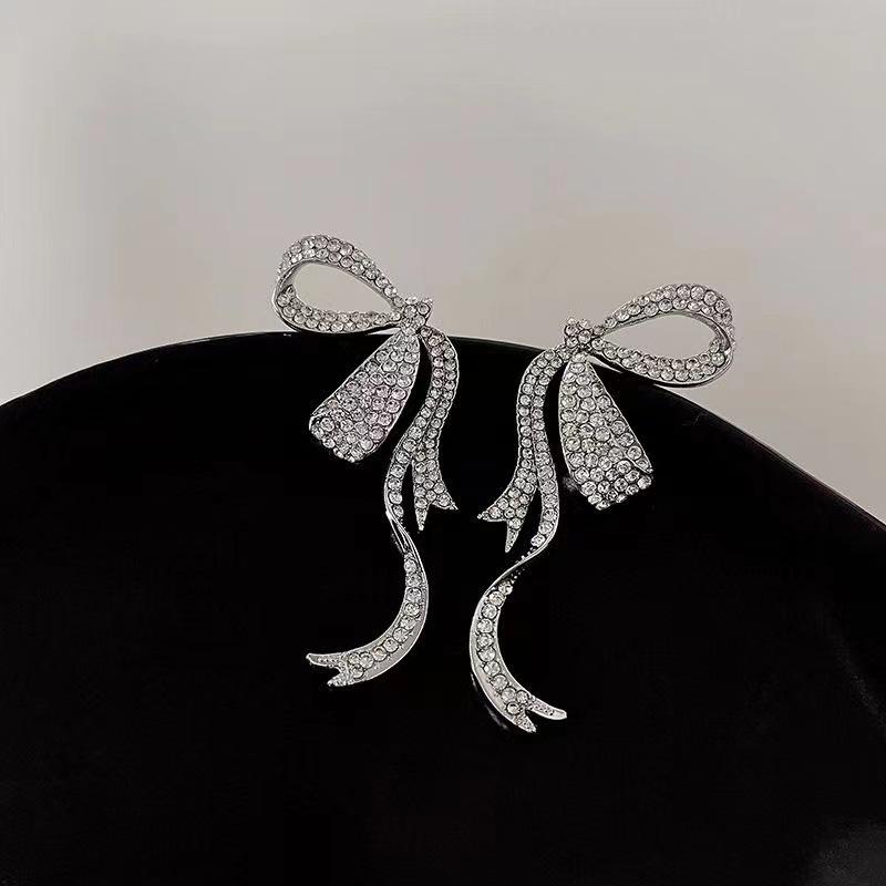 

2024 Rhinestone Bow Earrings: Luxe, Niche Design for Women