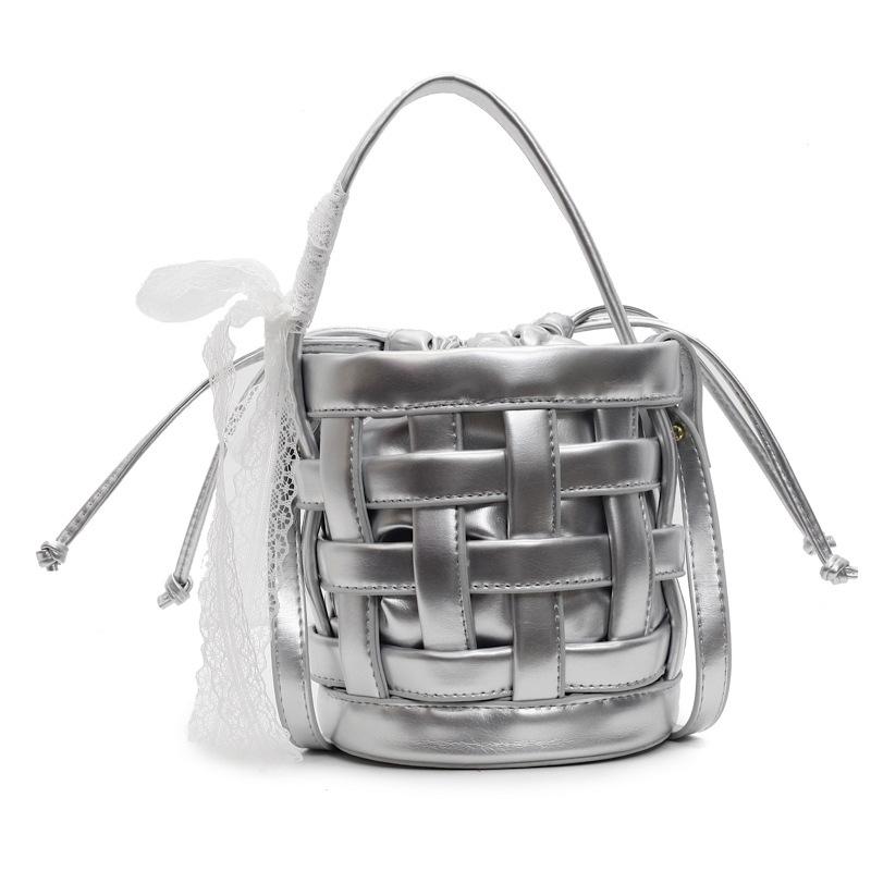 Korean version of niche hand-carried bucket bag women's 2025 spring trendy versatile fashion woven bag foreign-style oblique shoulder bag