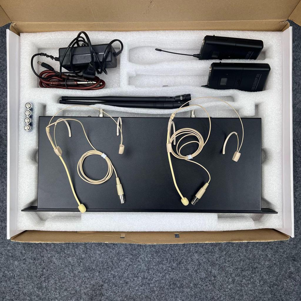 U Band Wireless Lavalier Microphone for Conference