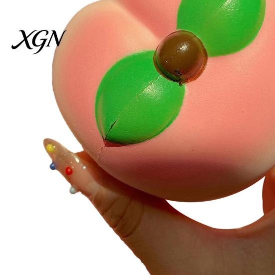 Vibrant Color Stress Ball Soft Snow Peach Slow-Rising Squeeze Toy Realistic Fruit-Shaped PU Fidget Relaxation for Relief Novelty Decompression Gadget