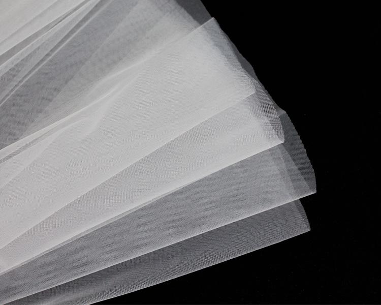 V805 Soft White Double-Layer Bridal Veil - Short Style for Photoshoots & Styling