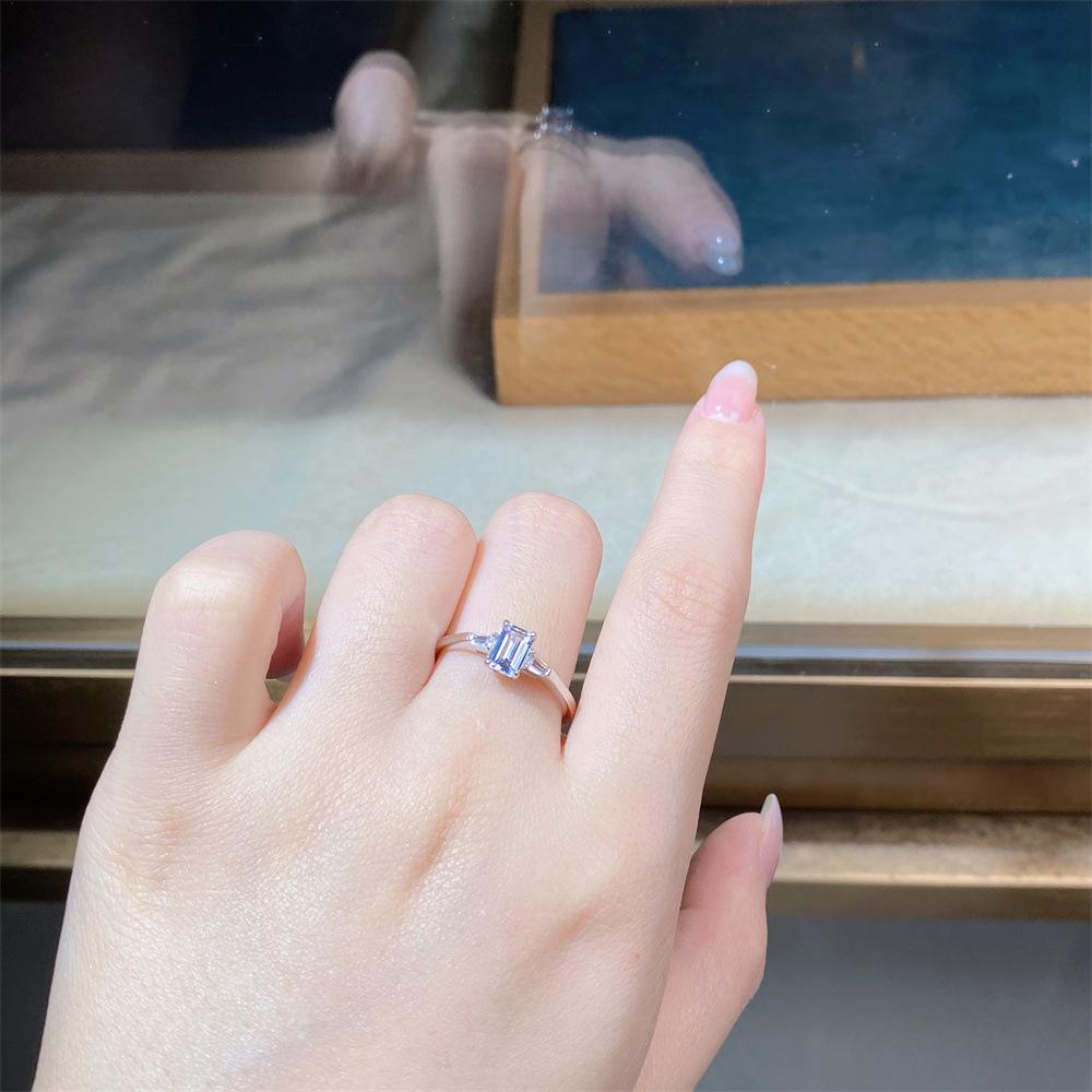 Nine Beauty Schmuck S925 Sterlingsilber Ring für Damen mit Radiant-Schliff Zirkonia Quadratisches Design - Schlichter, vielseitiger Stil