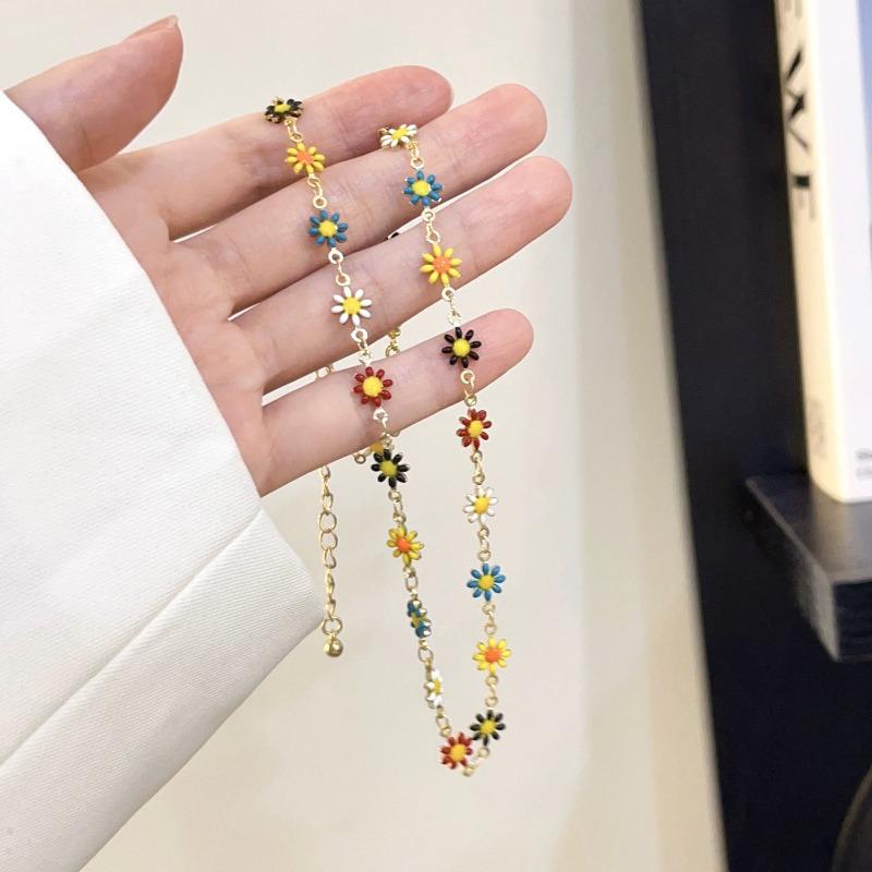 Color niche necklace women~ small fresh daisy flower bracelet neck chain wind contrasting color design collarbone chain accessories