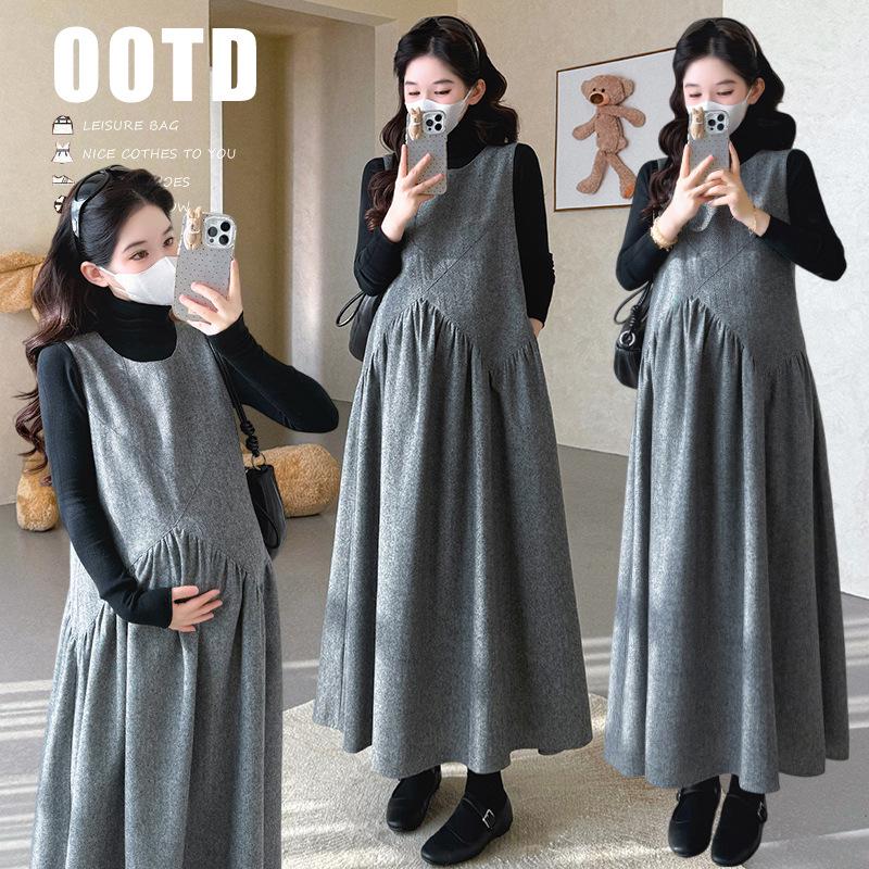 

2025 Autumn/Winter Maternity Two-Piece: Round Neck Sleeveless Patchwork Dress with Base Layer XL