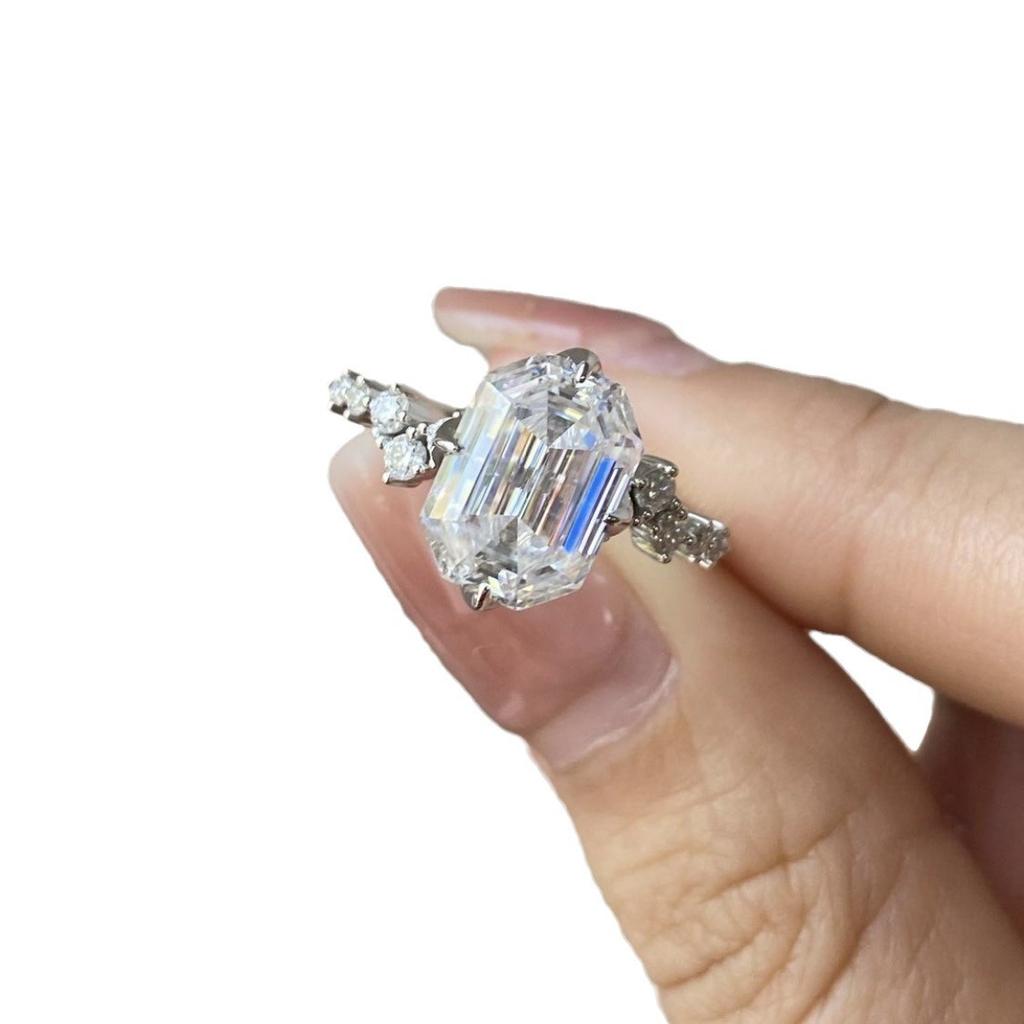 Anello da Donna Generoso con Diamanti, Anello con Zirconi Accessori Versatili