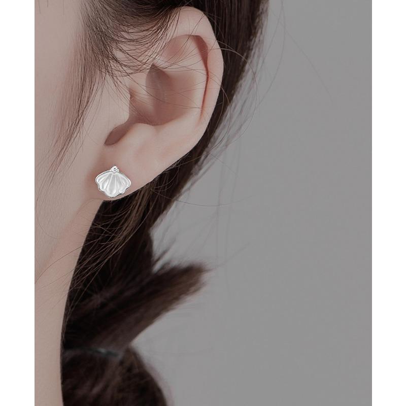 Stainless Steel Cast Minimalist Earrings 18K Waterproof  Sterling Silver Stud Earrings Women's Niche Design High-quality Mother-of-pearl Earrings