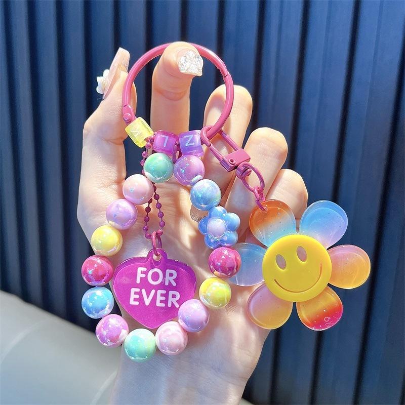 Creative acrylic smiling face flower keychain, exquisite and adorable bag hanger, car keychain, small gift.