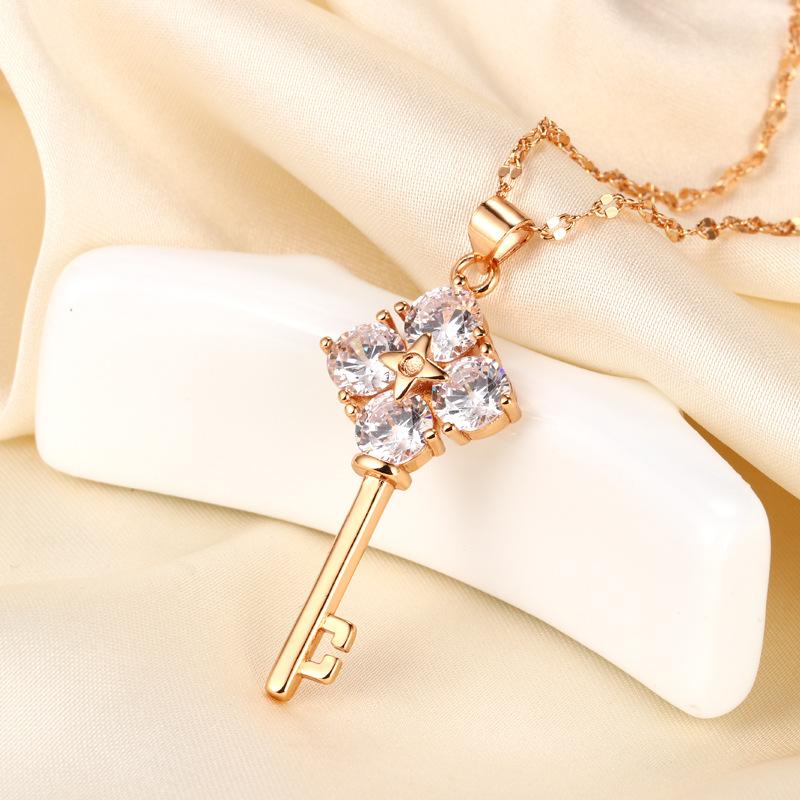 Hot-selling Seiko flash diamond four-leaf clover key necklace raw temperament advanced elegance personalized collarbone chain