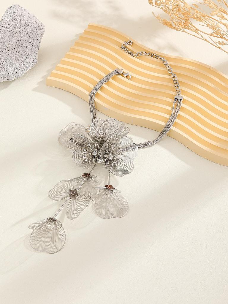 Vynikající luxusní náhrdelník s kamélií