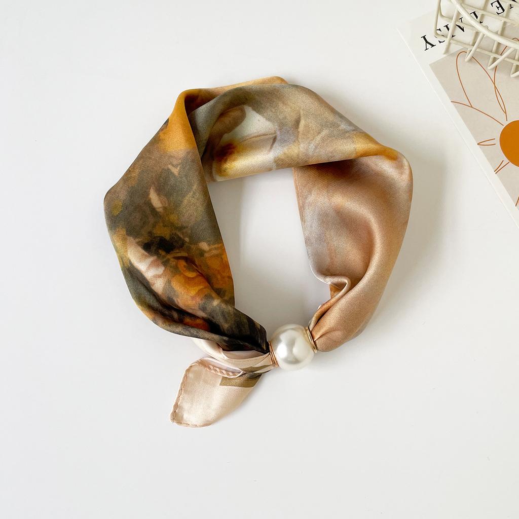 Scialle Semplice in Seta con Stampa Anacardi Piccola per Primavera ed Estate Collana Sottile di Perle Sciarpa Triangolare Magnetica Ciondolo Sciarpa in Seta Sciarpa con Ciondolo