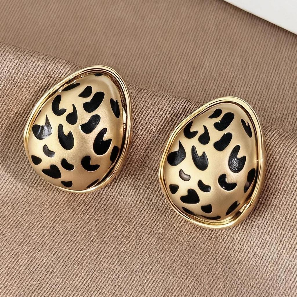 Silbernadel Wassertropfen Herz Ohrringe: Retro Hongkong-Stil, Leichter Luxus, Nieten mit Leopardenmuster