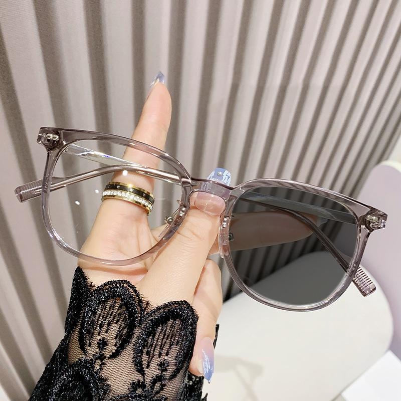 2025 Color Changing Myopia Glasses for Women Men Retro Round Anti Blue Light Near Sight Glasses Ultra Light Diopter Eyeglasses