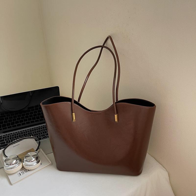 2025 New Versatile Women's Bags Niche High Sense Trend Commuter Women's Bags Fashion Retro Oilskin Tote Shoulder Bag