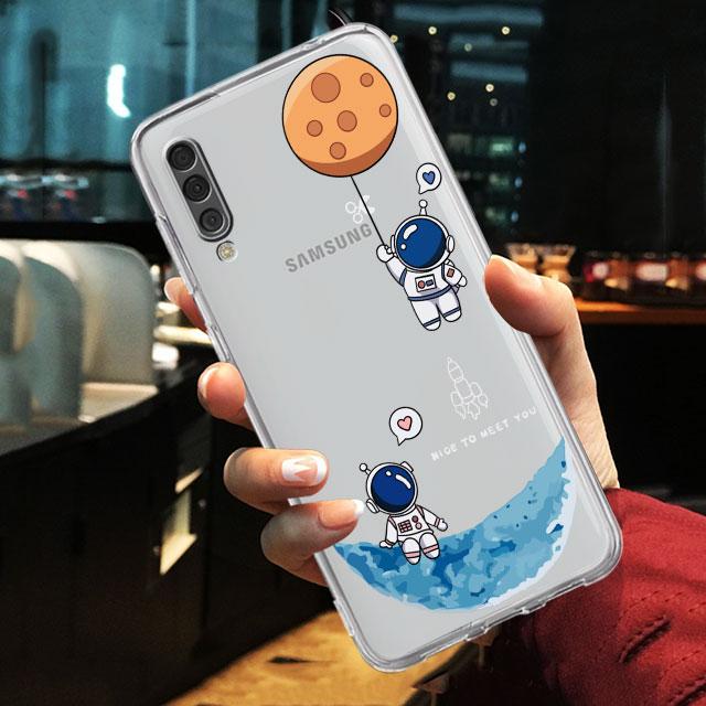 

Чехол для Samsung Galaxy A51 A71 A30 A40 A01 A20e A20s A12 A22 A72 A50 A70 A52 A02 A02s A32 A21s Мультфильм Астронавт Луна Samsung A01