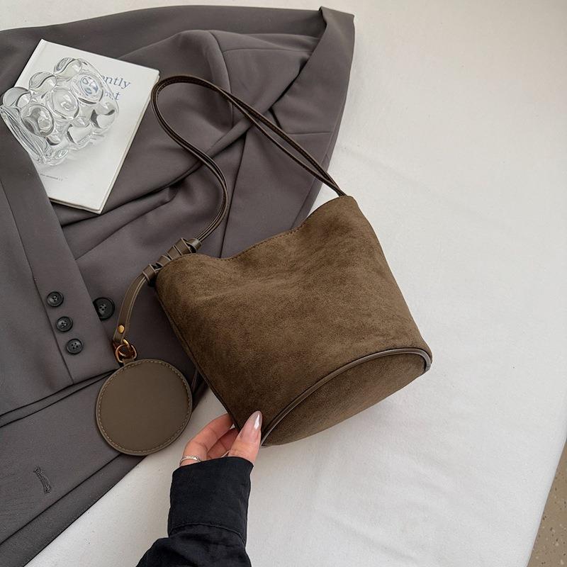 Fashion Autumn New Bucket Bag Women's Niche Shoulder Bag Retro Commuter Suede Handbag