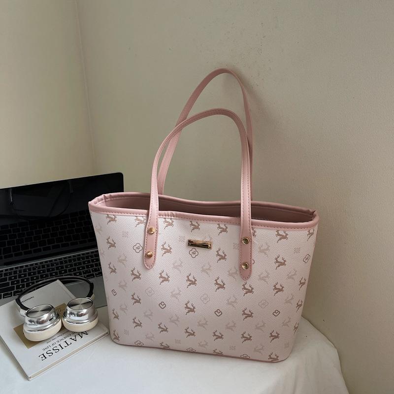 A Large-capacity and Stylish Tote Bag for Fashionable College Students' Classes