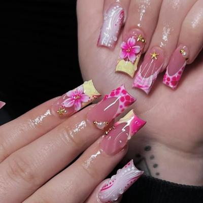 Rosa French Press-On-Fingernägel mit 3D-Blumen- und Perlendetails, 24-teiliges ABS-Nagelset in 12 Größen für den täglichen Gebrauch und fotobereites Styling