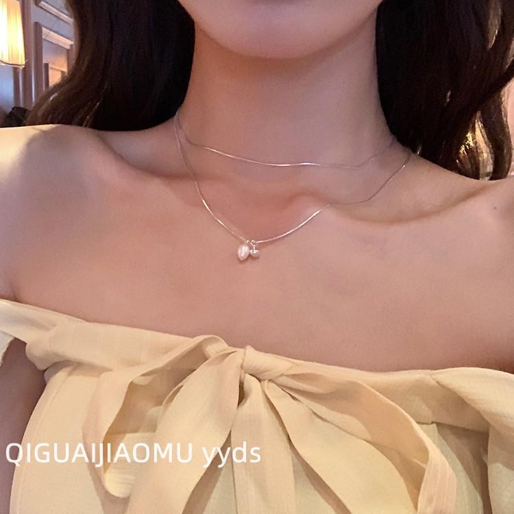 Niche double-layer pearl necklace for women's Korean simple and cold style advanced stacking design temperament snake bone chain