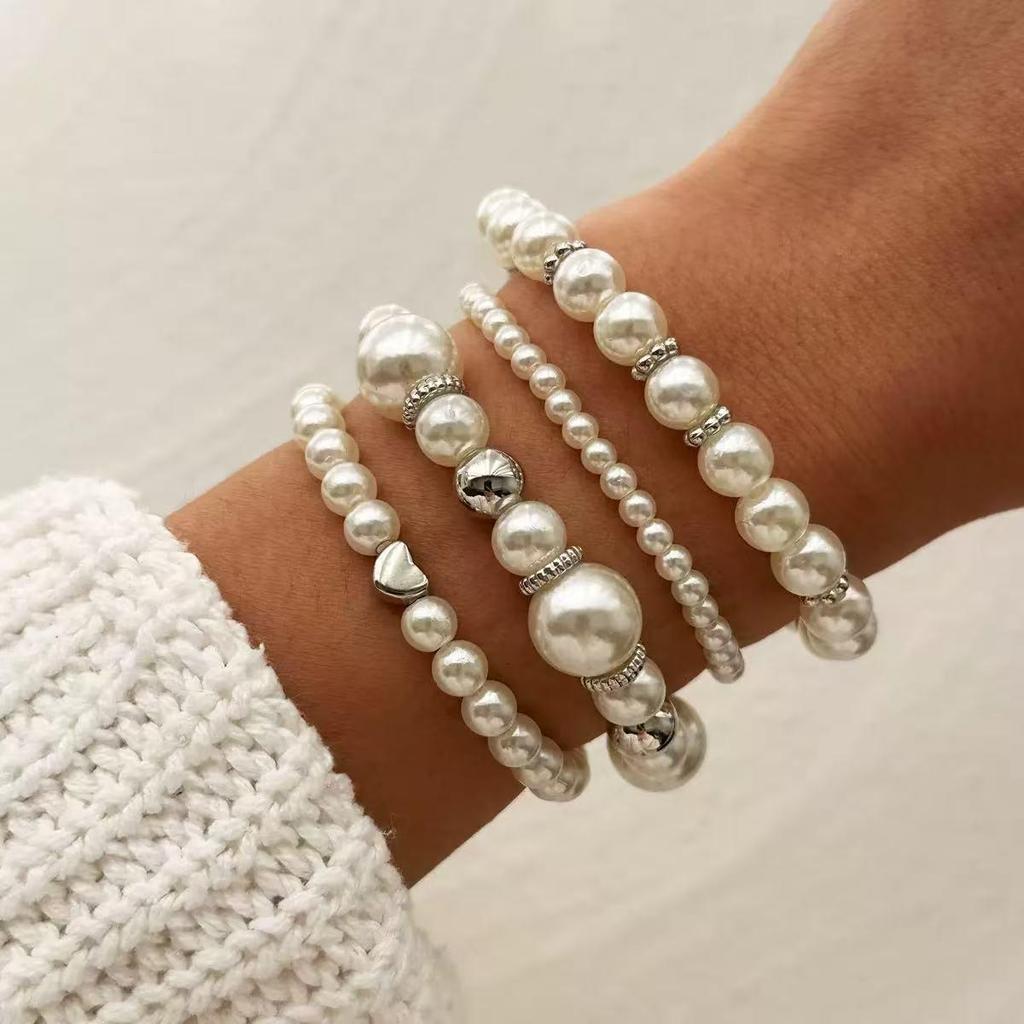 Set di 4 Braccialetti con Perle a Forma di Cuore e Perline per Donna