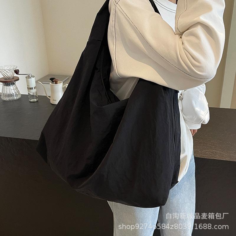 Shoulder Bag Large-capacity Shopping Bag 2025 New Solid Color Simple Travel Bag Literary Youth Student Leisure Cloth Bag