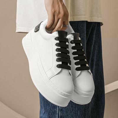 Sommer Herrenschuhe neue atmungsaktive kleine weiße Schuhe Herren Trend vielseitige dickbesohlte Erhöhung Sportschuhe Casual Board Schuhe trendige Schuhe