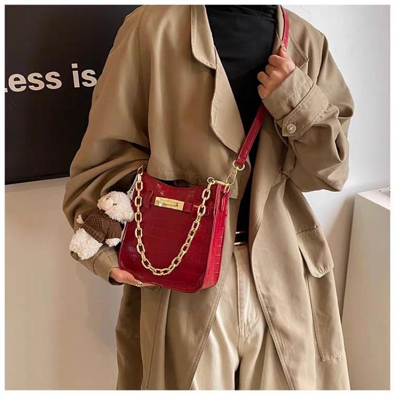 

Korean Style Niche Fashion Chain Bucket Bag Women s All-matching Commuter Shoulder Cross-body Small Work 17x7x19 single package красный