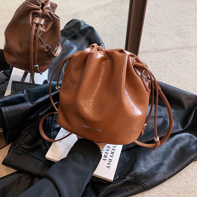 IELGY Retro Versatile Bag, Korean Version Commuter Drawstring Bucket Bag, Versatile Shoulder Messenger Bag