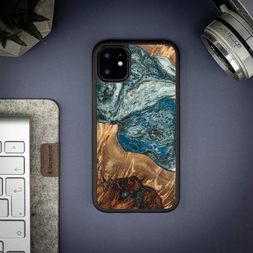 Bewood Unique iPhone 11 Case - Planets - Earth
