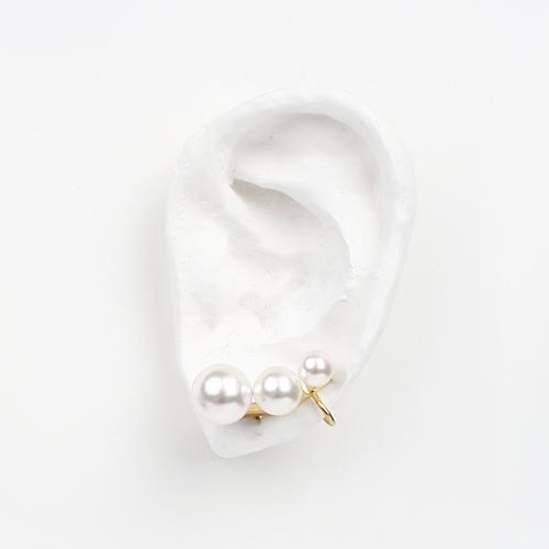 De La Lune 3-Pearl Ear Cuff [Dl17Fwer21Gdfl]